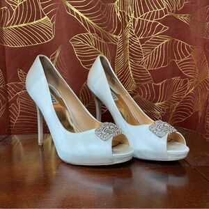 Badgley Mischka White Peep-Toe Heels